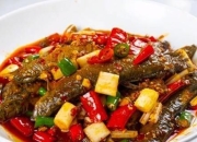 厨师亲授蒸泥鳅做法，皮脆肉嫩超鲜美，附泥鳅处理技巧