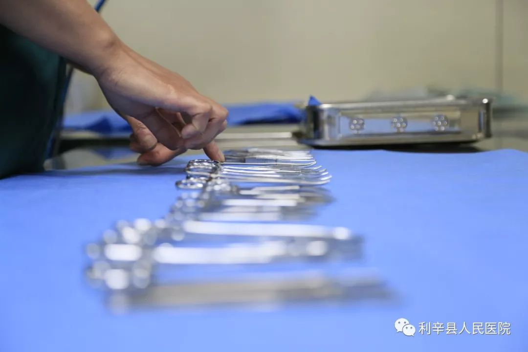 圣光的正义幻化_圣光的正义多少g_圣光的正义是毕业武器吗
